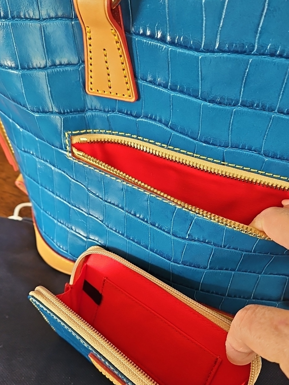 NWT Dooney & Bourke Marine Croc-Embossed Zip Zip Satchel with Matching Pouch - Picture 4 of 16